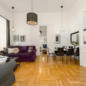 Апартаменты Black & White Apartment At Nyugati Station - 3 Separate Br, Будапешт